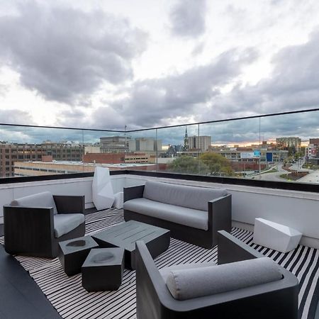 Modern 1Br Apt With Skywalk To Fiserv, Rooftop, And Parking 密尔沃基 外观 照片