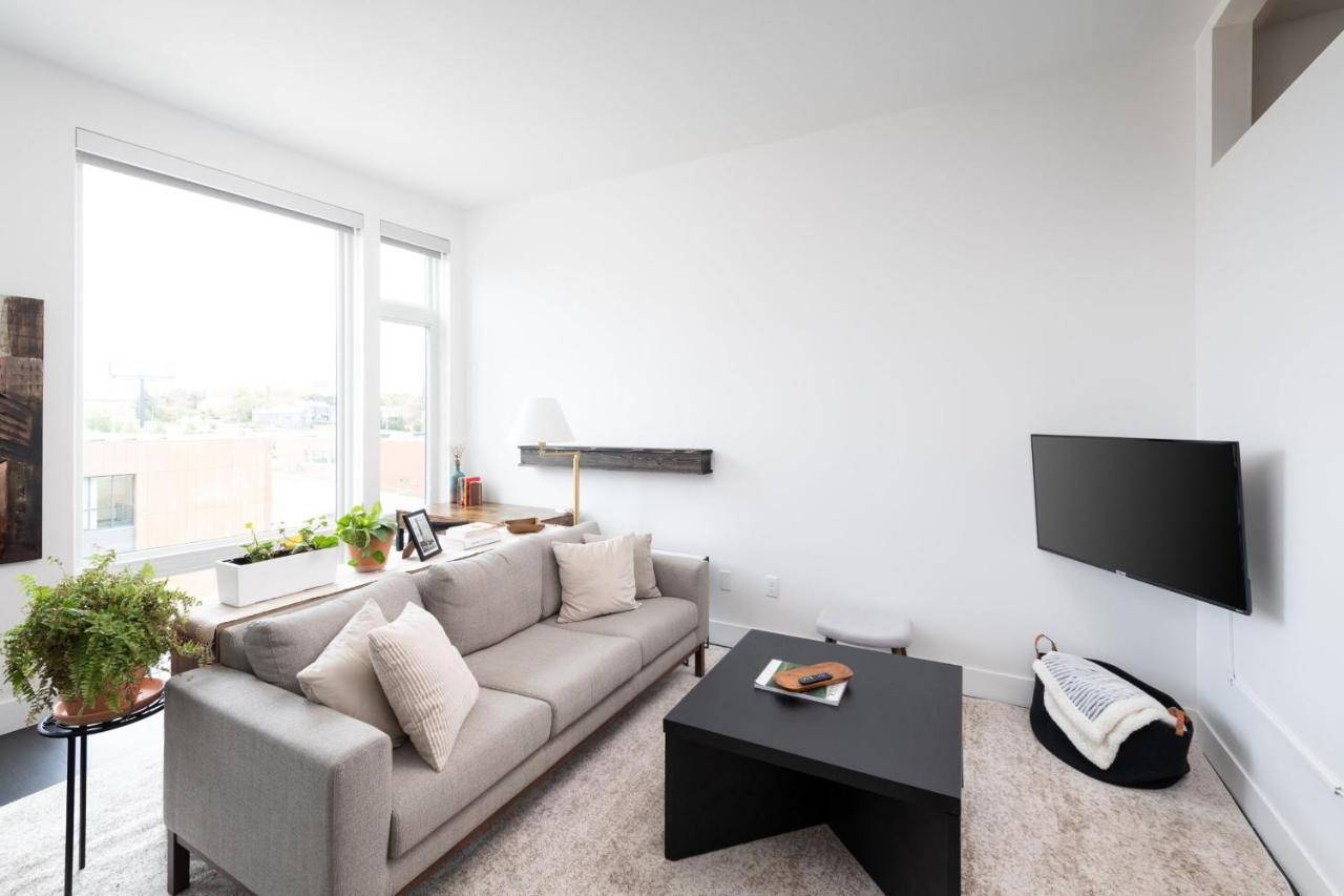 Modern 1Br Apt With Skywalk To Fiserv, Rooftop, And Parking 密尔沃基 外观 照片