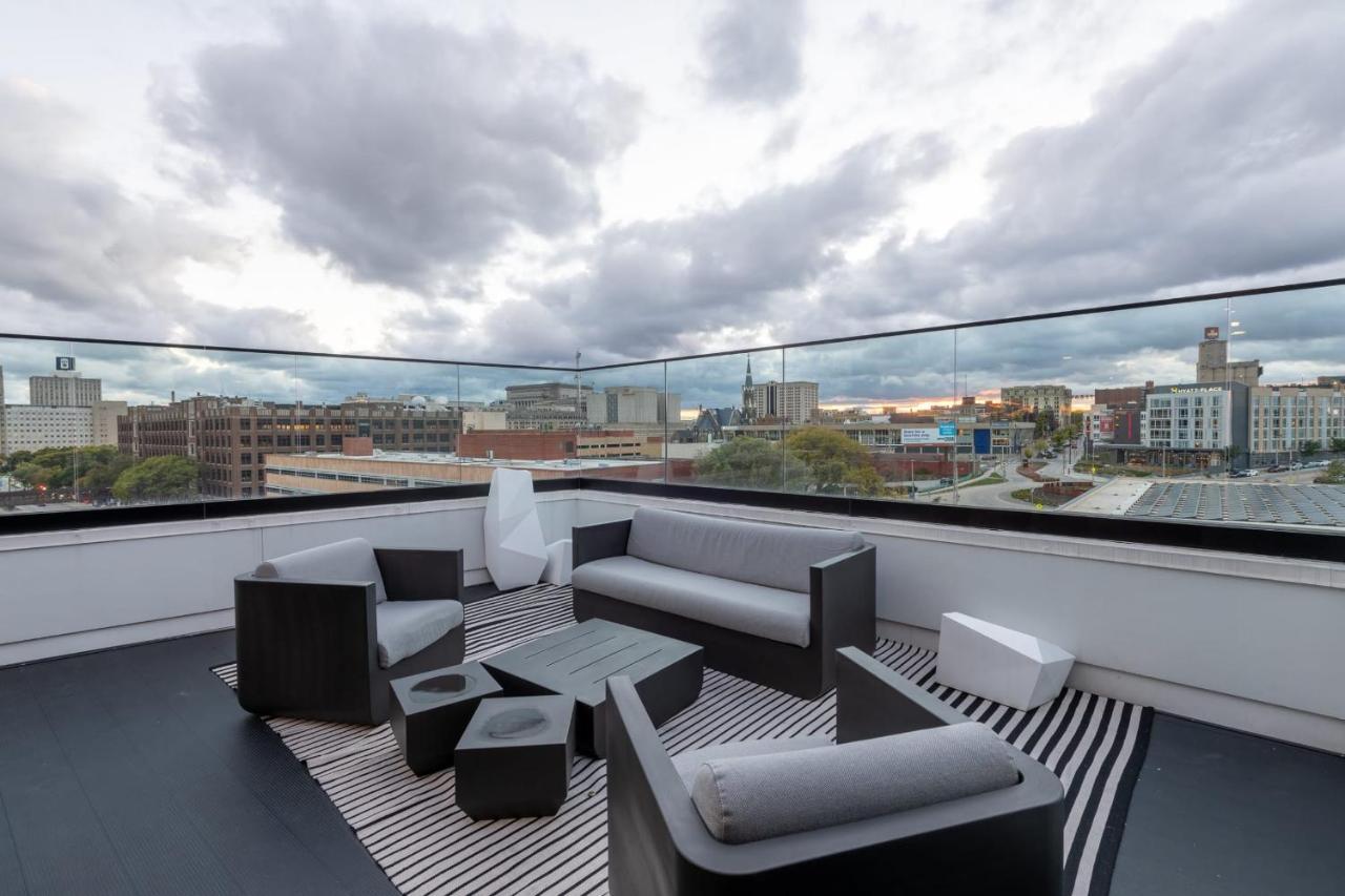 Modern 1Br Apt With Skywalk To Fiserv, Rooftop, And Parking 密尔沃基 外观 照片