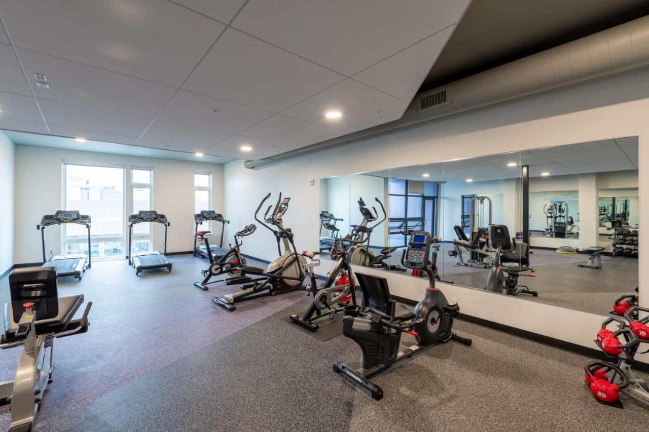 Modern 1Br Apt With Skywalk To Fiserv, Rooftop, And Parking 密尔沃基 外观 照片